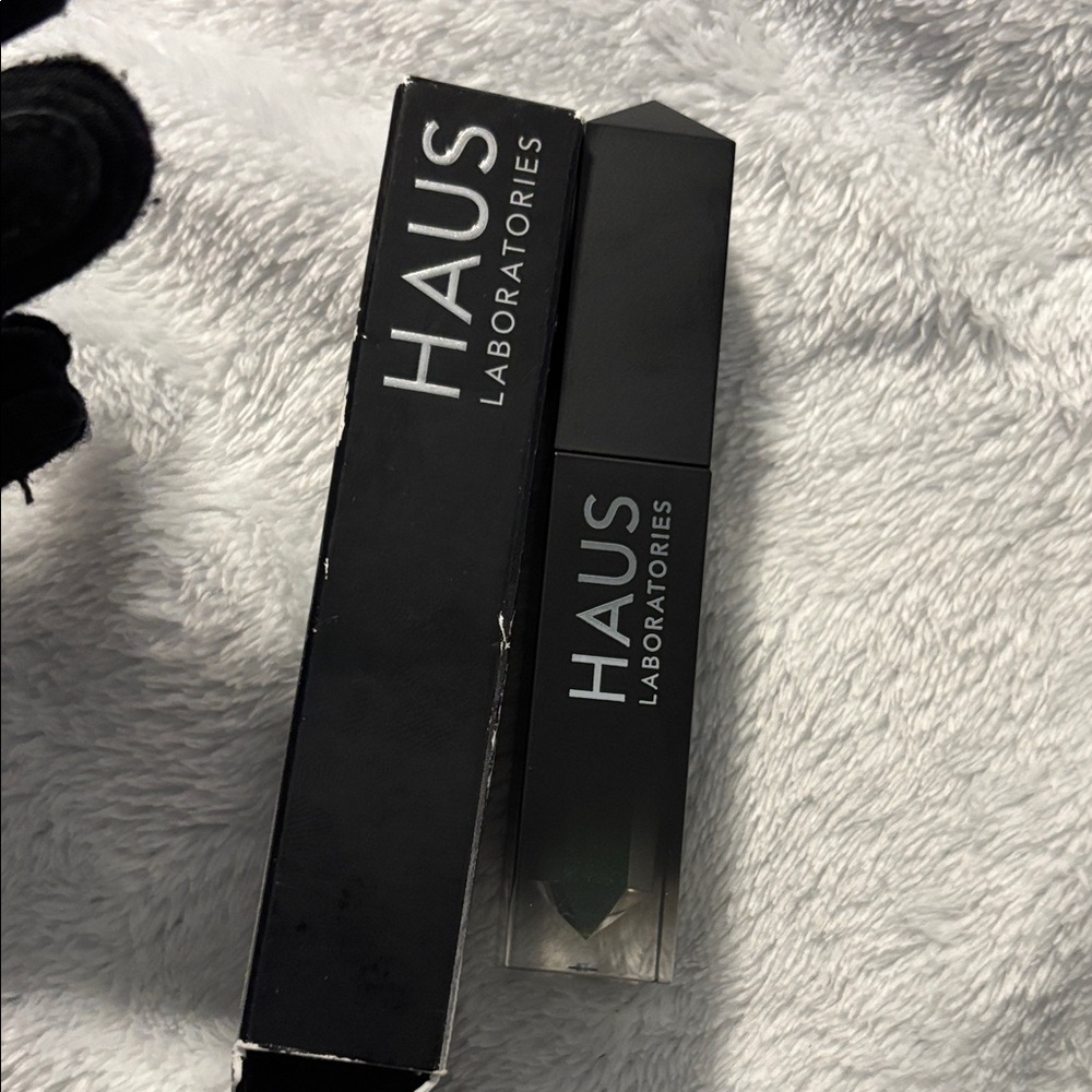 Haus Laboratories green sparkles all over shimmer in Dynasty color